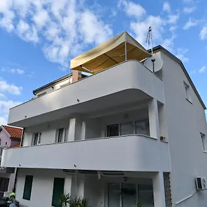 https://apartman-misura.hotels-in-trogir.com
