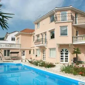 Palme 1 Croatia